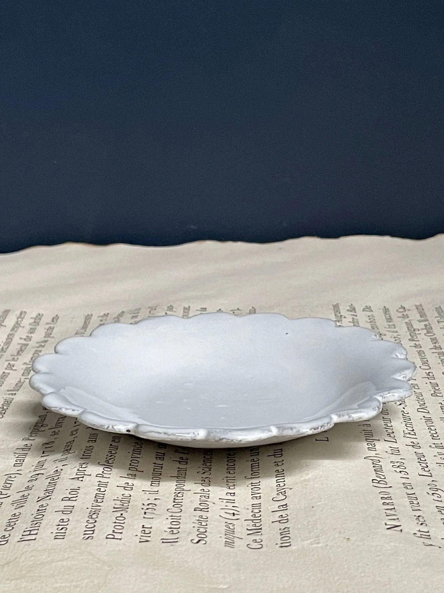 Astier de Villatte Daisy Saucer