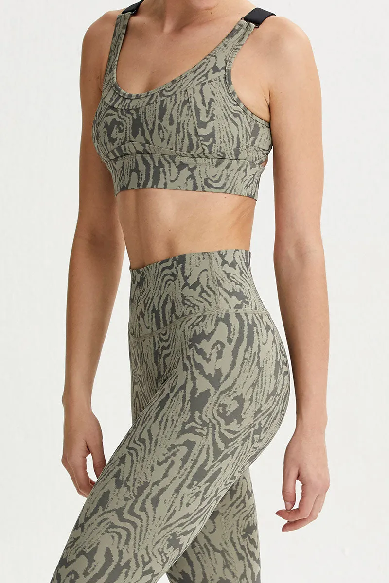 Edris Bra in Distorted Grain
