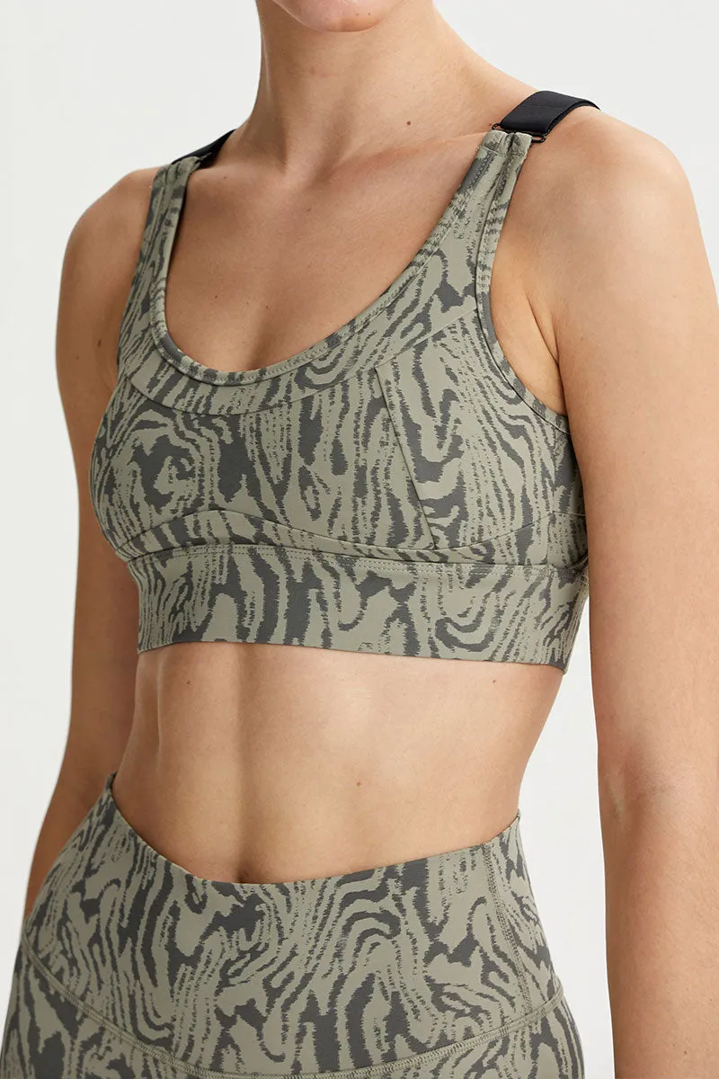 Edris Bra in Distorted Grain