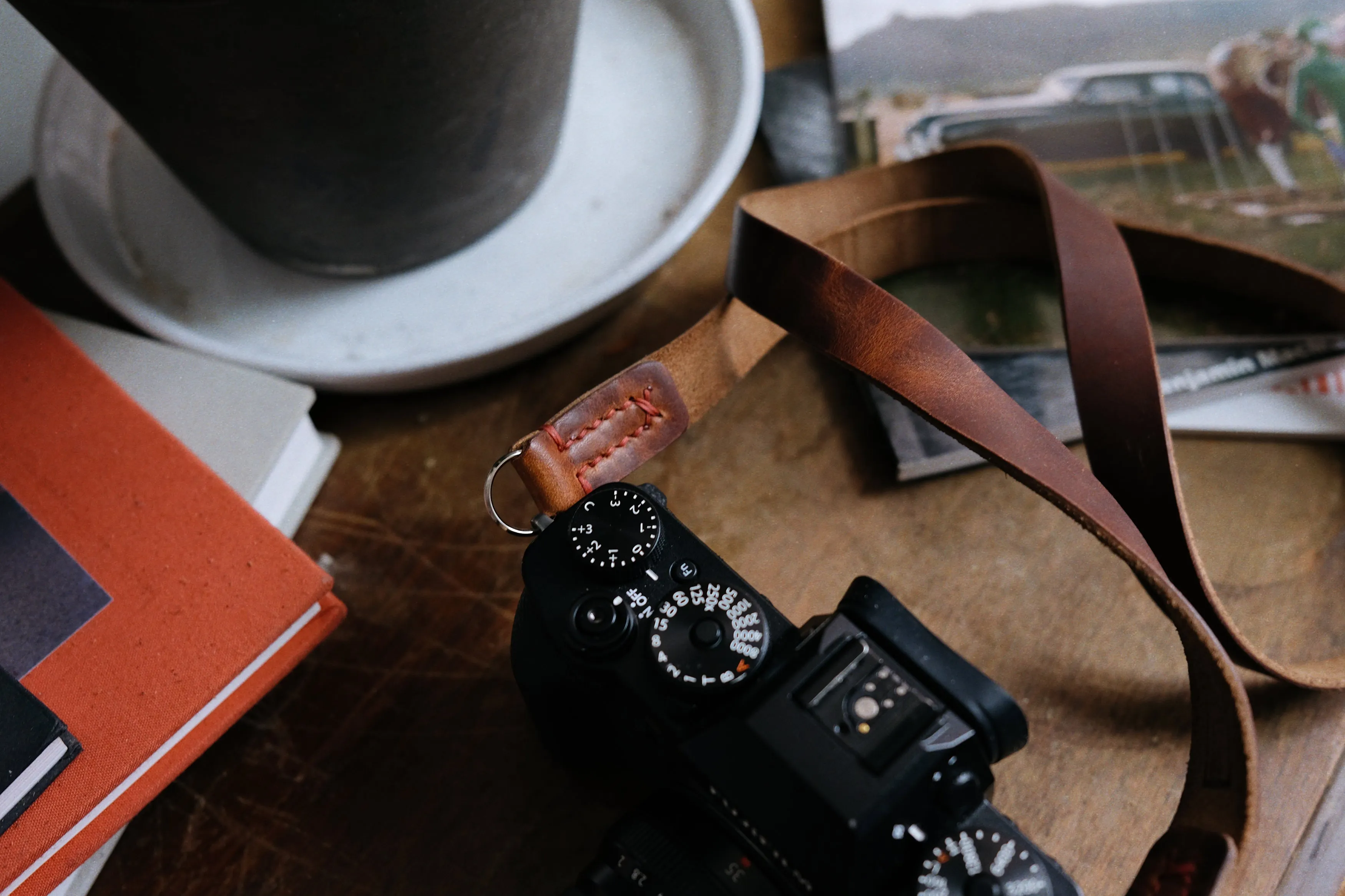 LEGACY classic wide camera strap