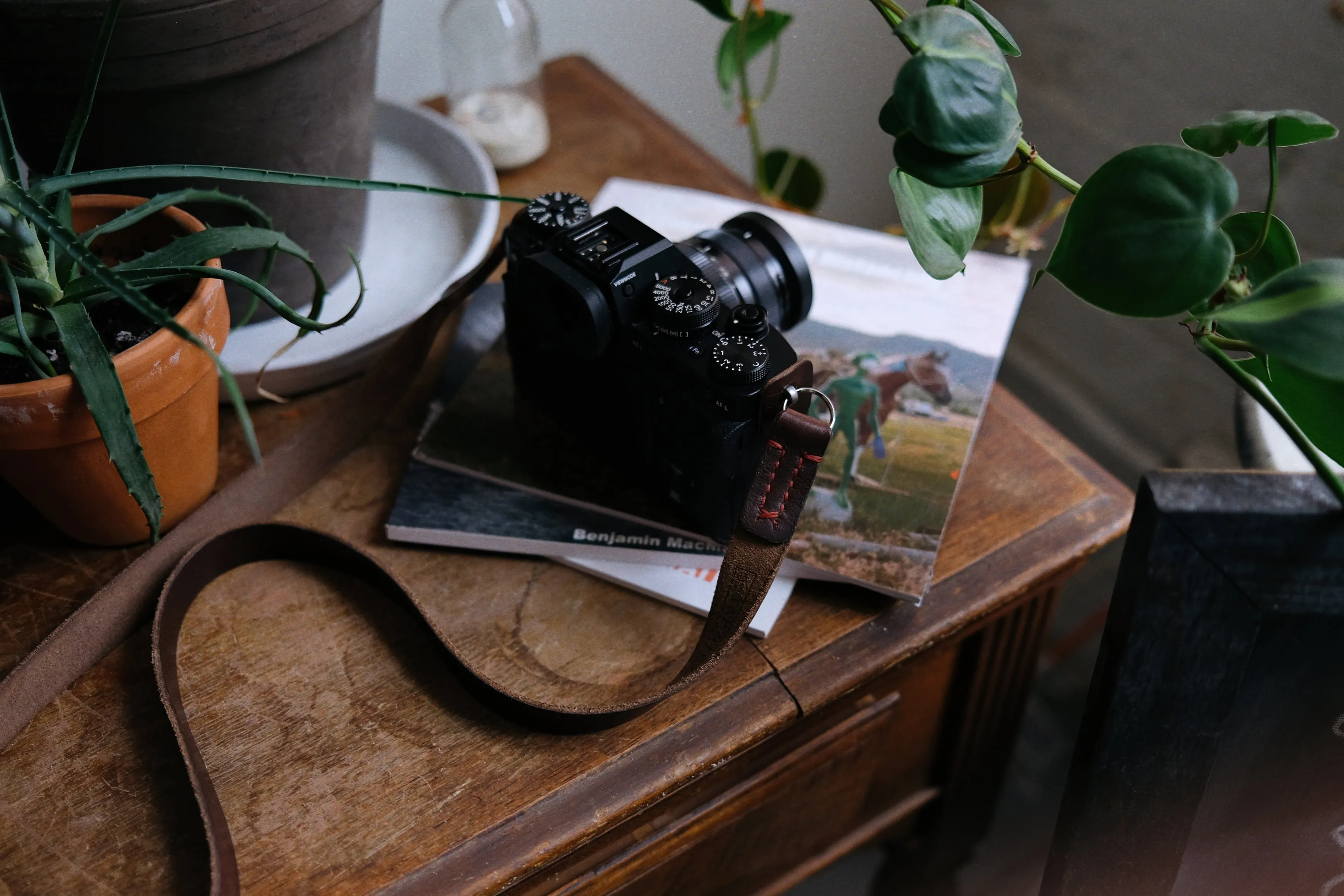 LEGACY classic wide camera strap