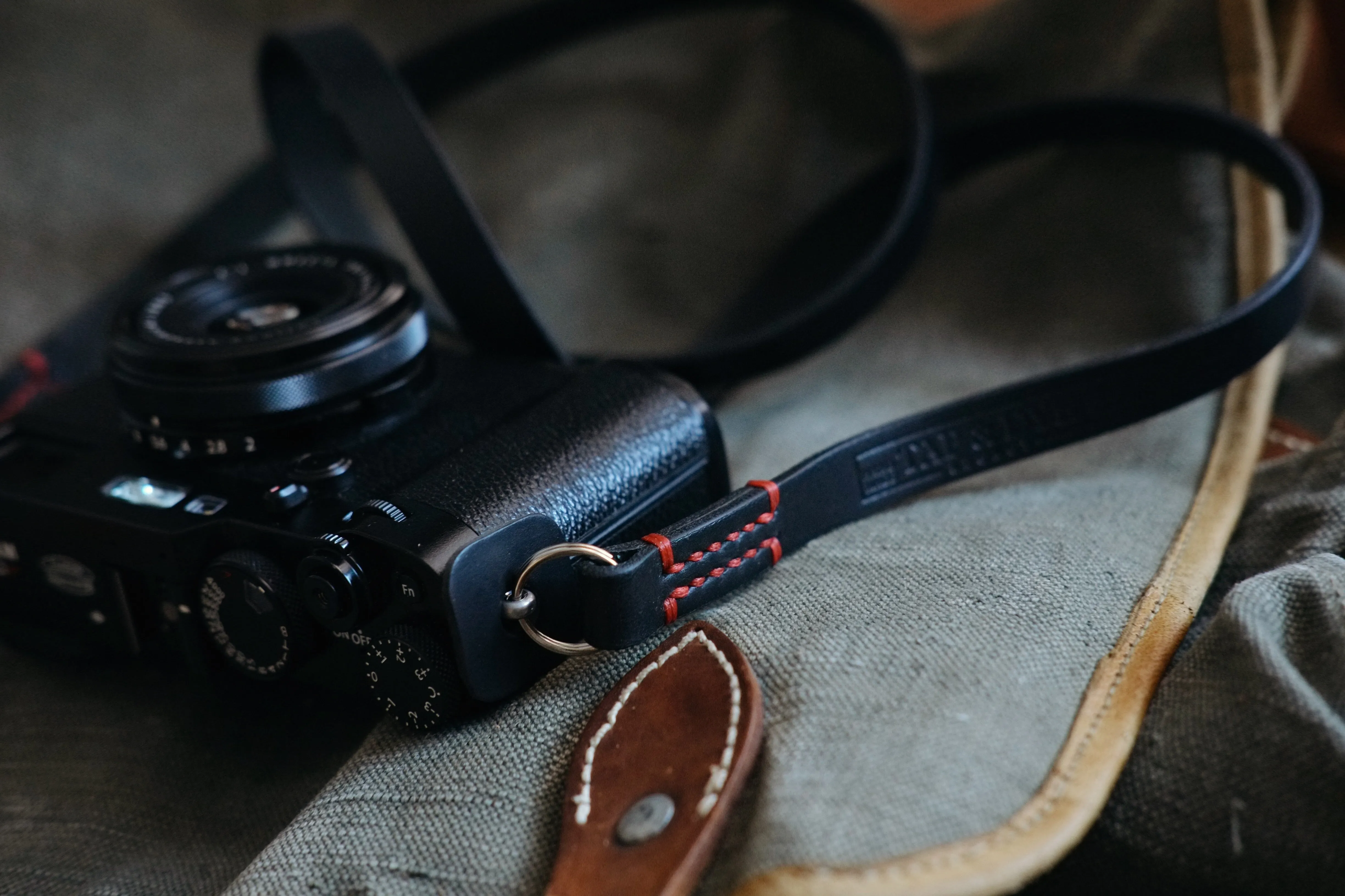 LEGACY slim camera strap - Nero