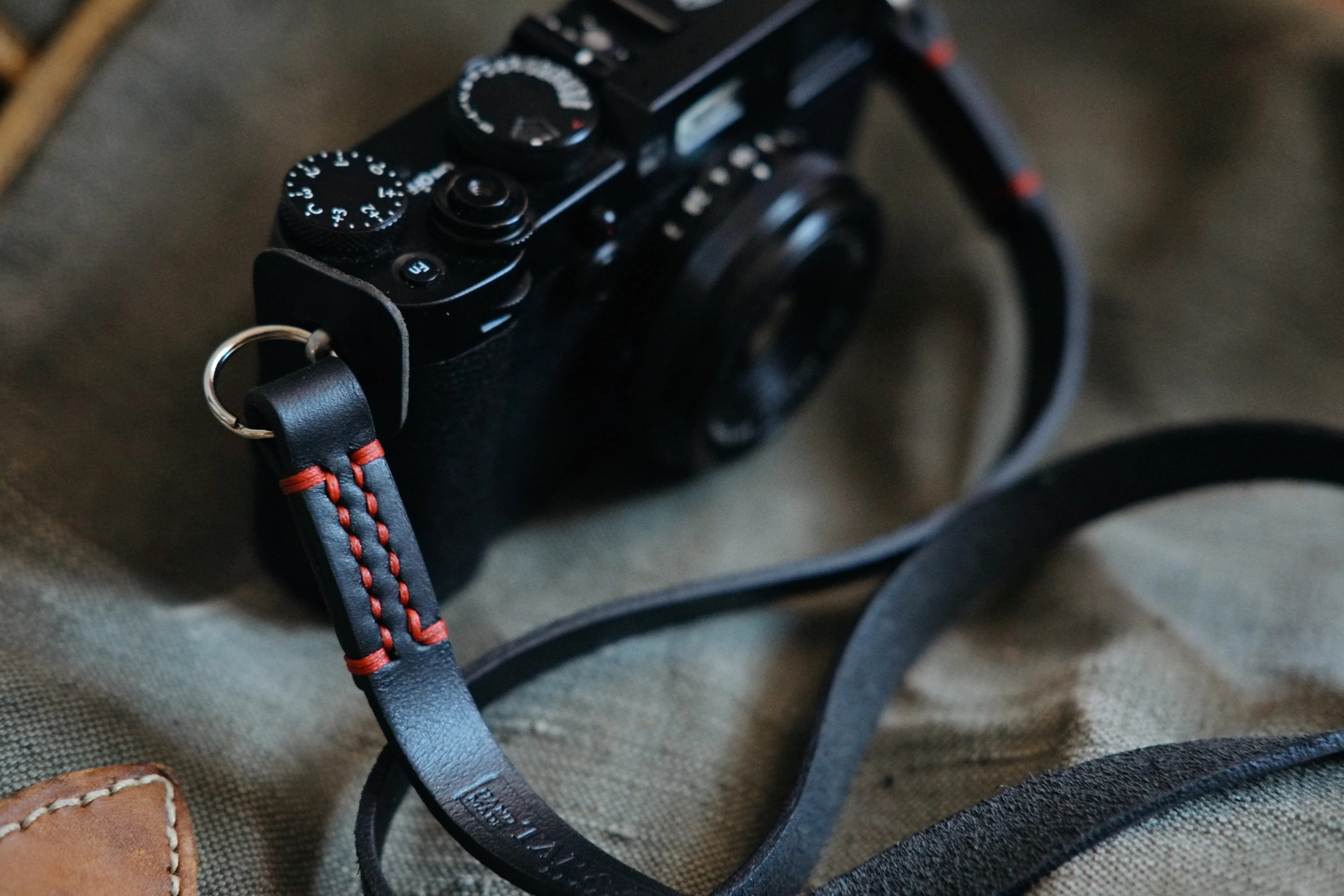 LEGACY slim camera strap - Nero
